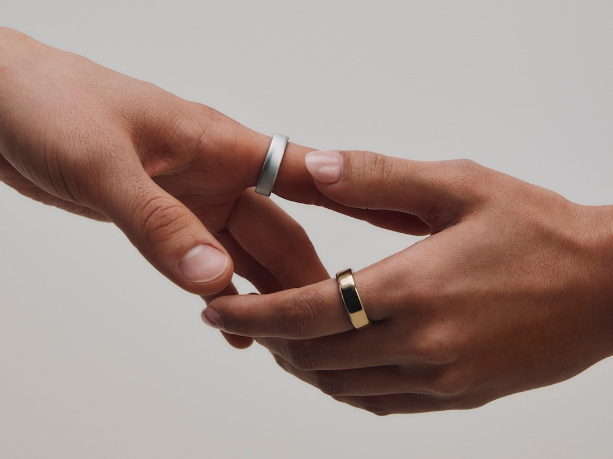 Oura Ring 5 vs WHOOP 5 in Singapore: sleep ring or recovery subscription?